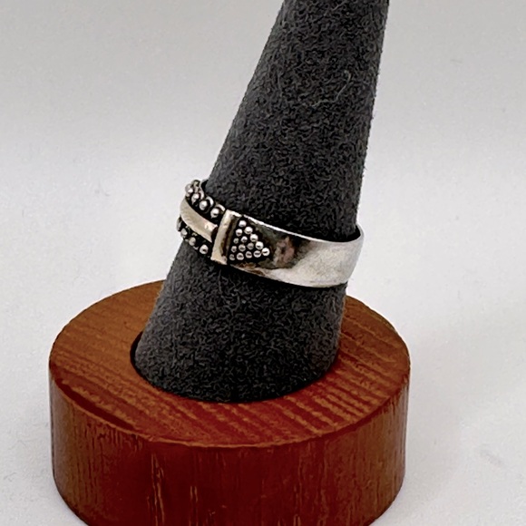 Sterling silver and gold-tone ring with raised detail - size 7 - Picture 3 of 5